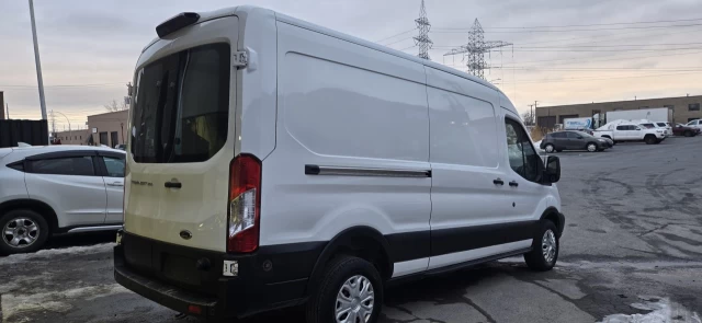Ford 1 Ton Pickup T-250 148" Med Rf 9000 GVWR Sliding RH Dr 2019
