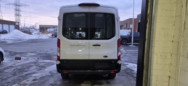 Ford 1 Ton Pickup T-250 148" Med Rf 9000 GVWR Sliding RH Dr 2019